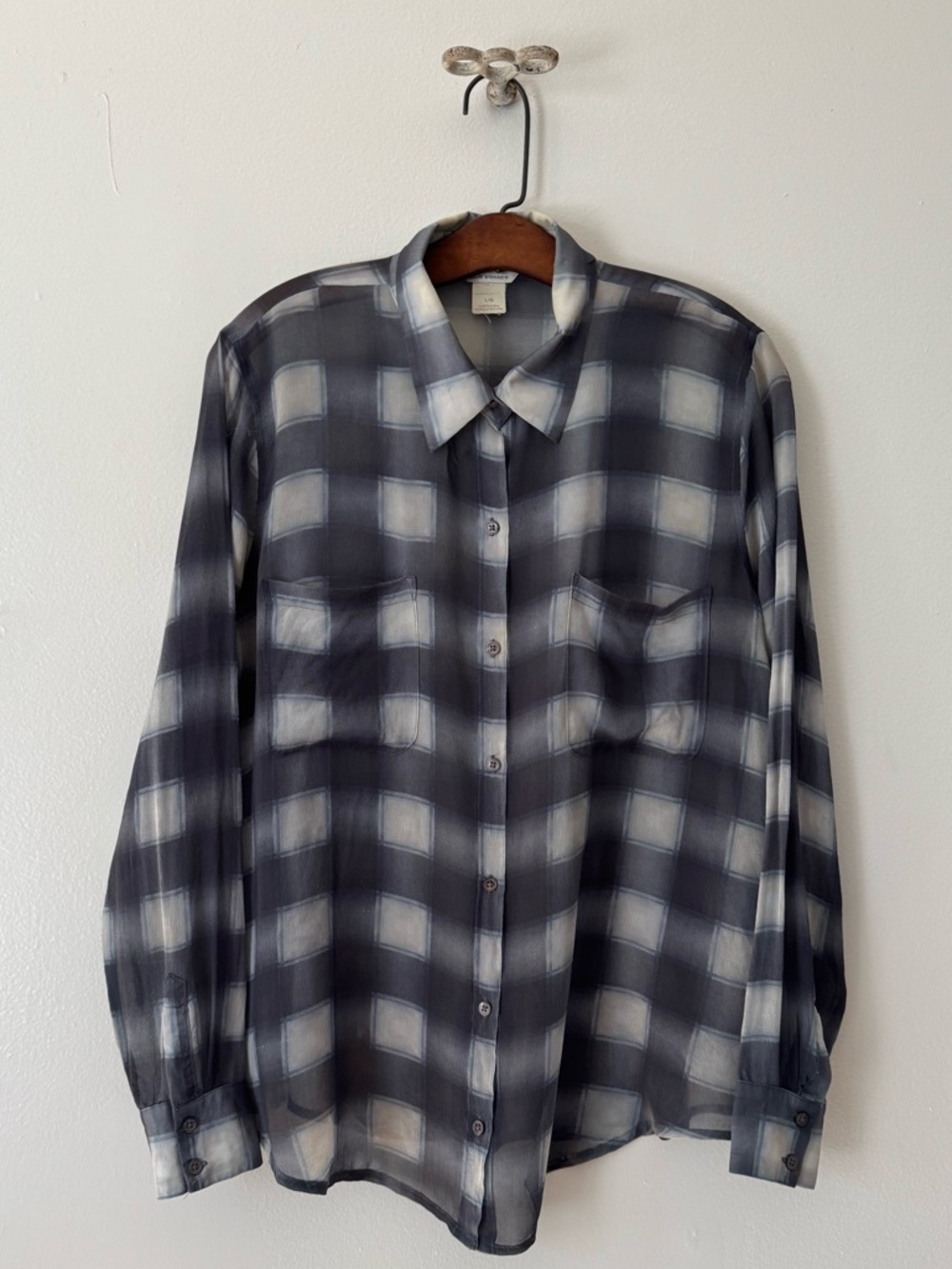 Women’s Club Monaco Silk Chiffon Painterly Plaid Button-Up Shirt. Large
